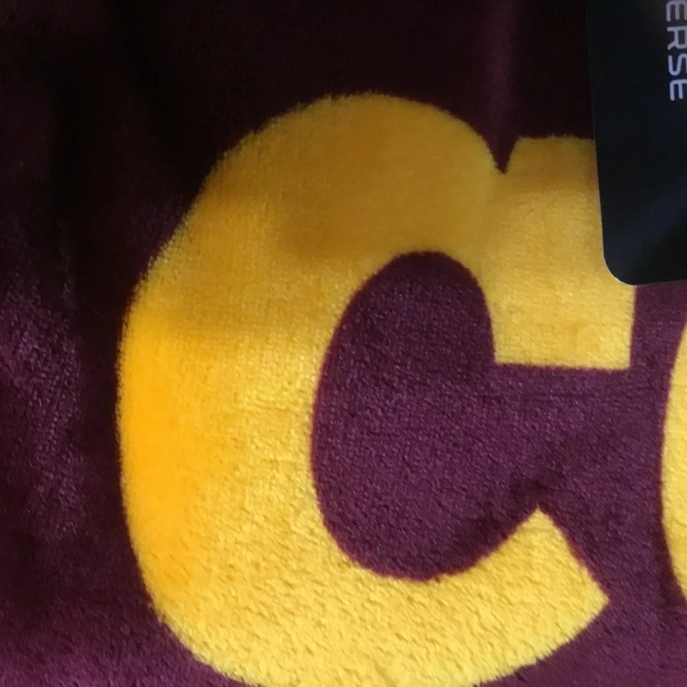 NFL Washington Commanders Super Soft Plush Throw (60 in x 70 in) NEW! - Picture 5 of 8